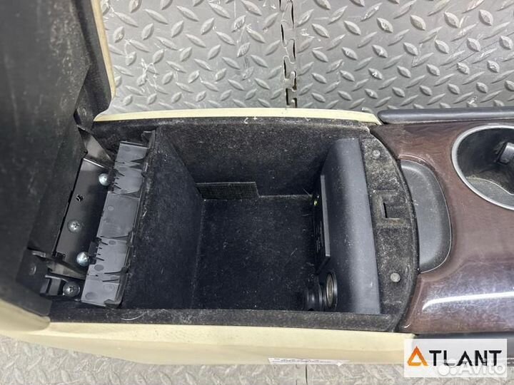 Бардачок между сиденьями nissan skyline