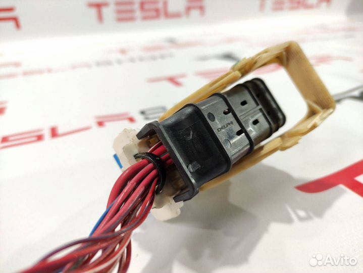 Разъем (фишка) проводки Tesla Model X 2016