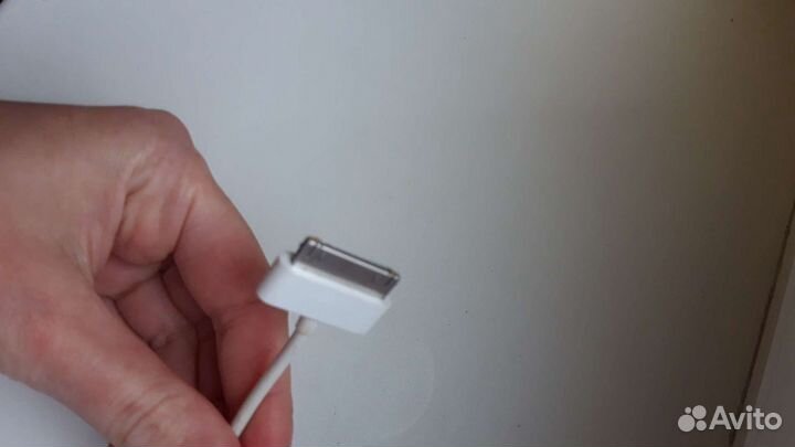 Автомобильная зарядка для iPhone 4