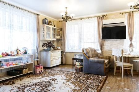 3-к. квартира, 80 м², 1/6 эт.