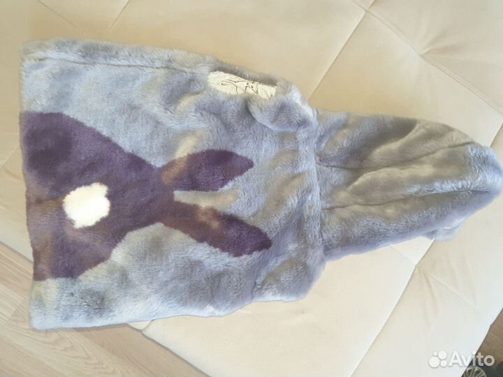 Меховая жилетка с капюшоном