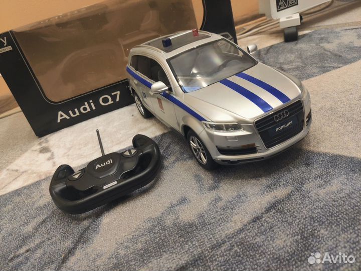 Полицейская машина на радиоуправлении