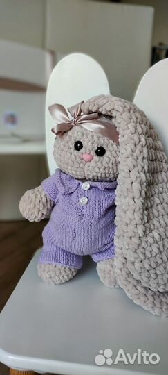Зайка вязанный ручной работы