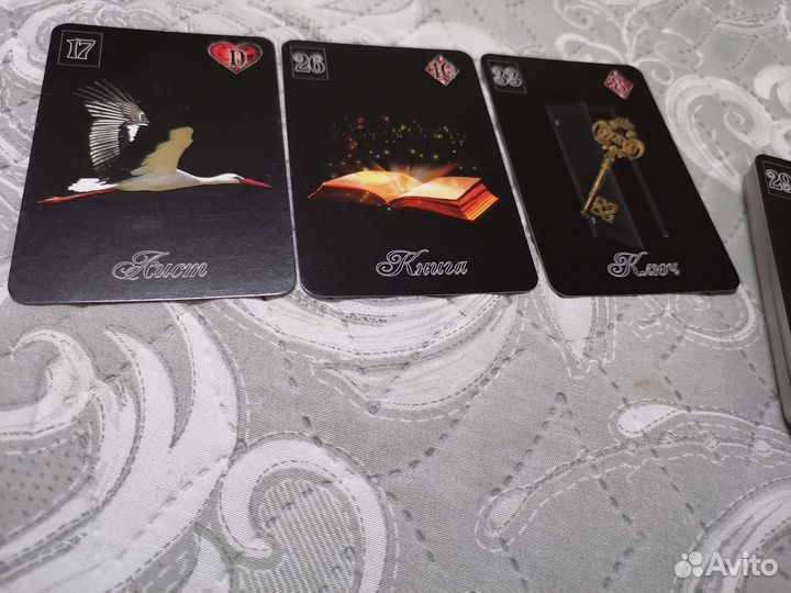 Делаю расклады на картах таро и ленорман