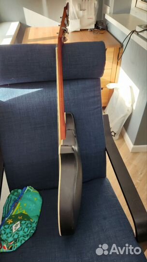 Акустическая гитара