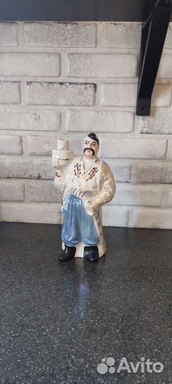 Фарфоровая статуэтка 
