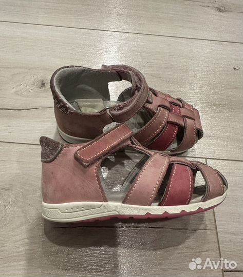 Сандалии для девочки 23 размер. Скороход