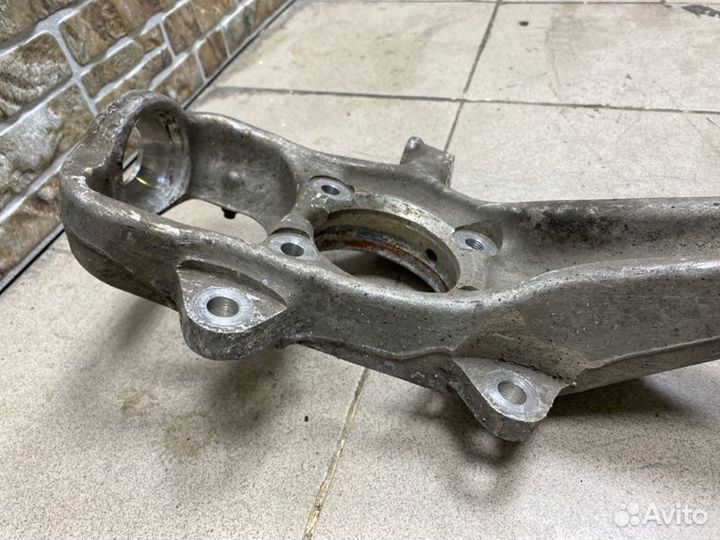 Цапфа/кулак поворотный передний правый Mercedes-Be