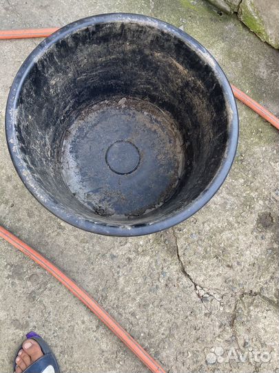 Продаю горшки цветочные большие