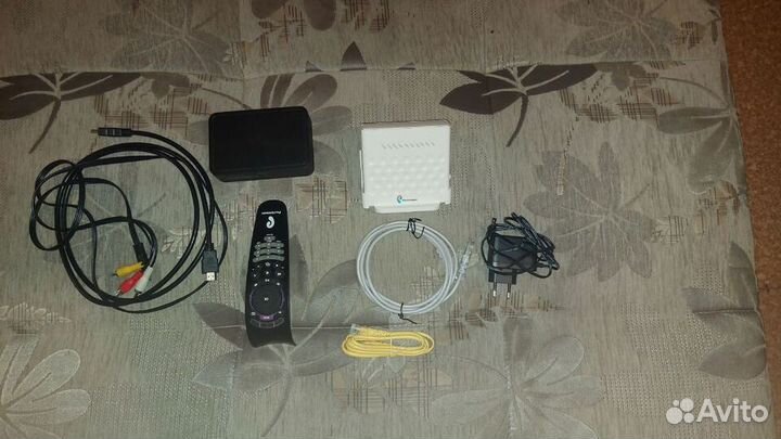 Wi-Fi роутер и телевизионная приставка Ростелеком