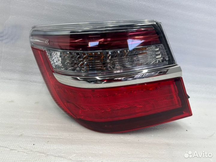 Фонарь наружный задний левый Toyota Camry V55