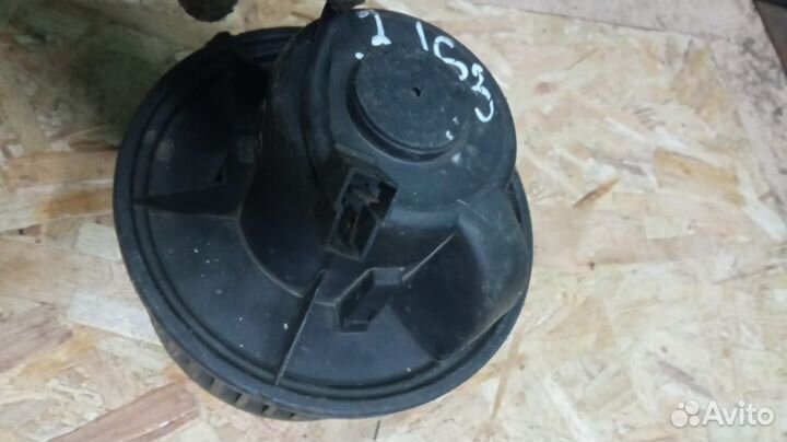 Вентилятор отопителя печки 893819021 Audi 80