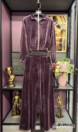 Велюровый спортивный костюм женский