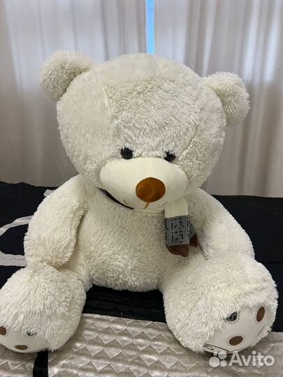 Большой плюшевый мишка