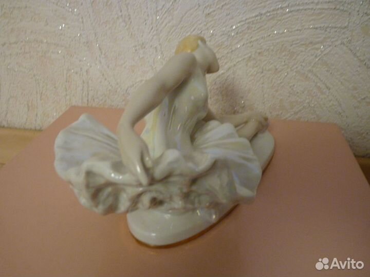 Фарфоровая статуэтка балерина 