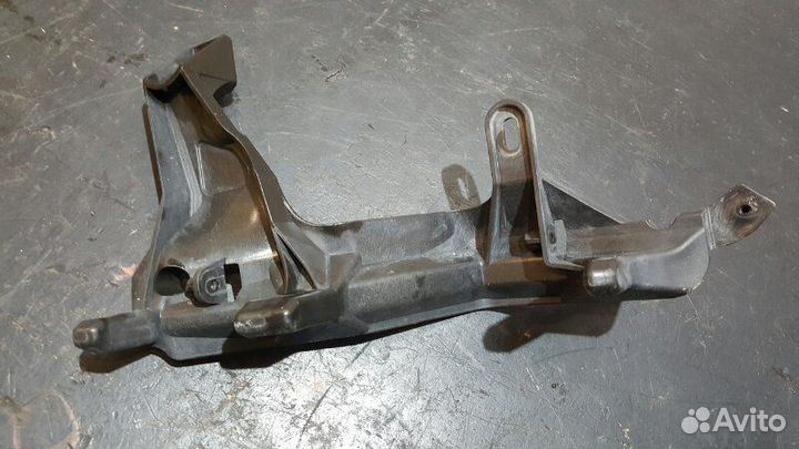 Кронштейн переднего бампера Porsche Cayenne 957