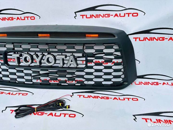 Решетка радиатора Toyota Tundra L9492