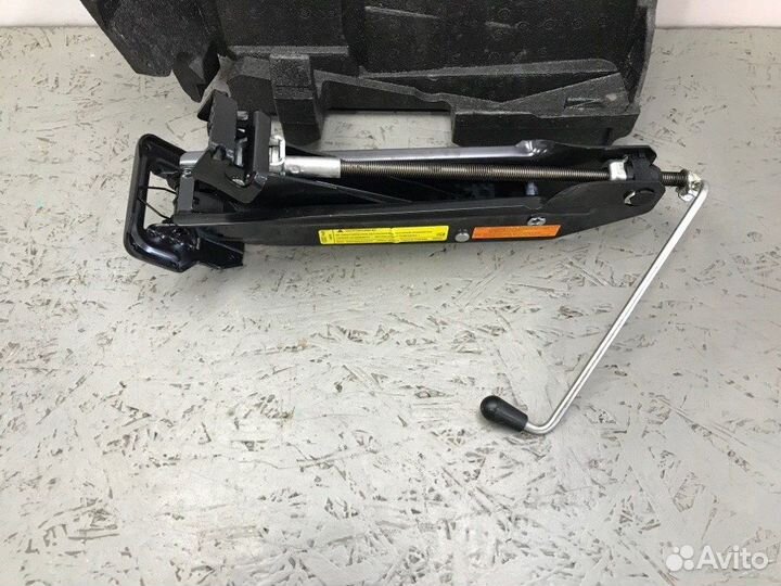 Ящик для инструментов Audi Q5 8R cncd 2013