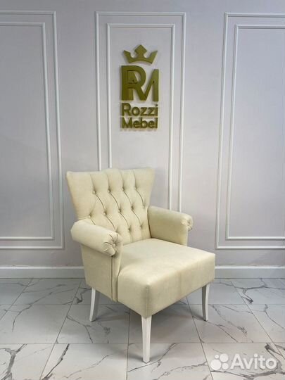 Кресло в каретной стяжке, молочно-бежевое