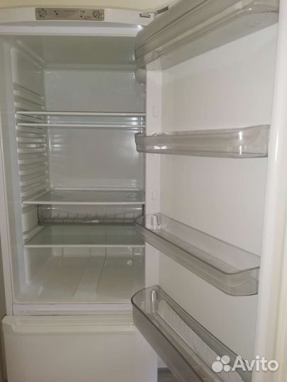 Холодильник бу Hotpoint Ariston