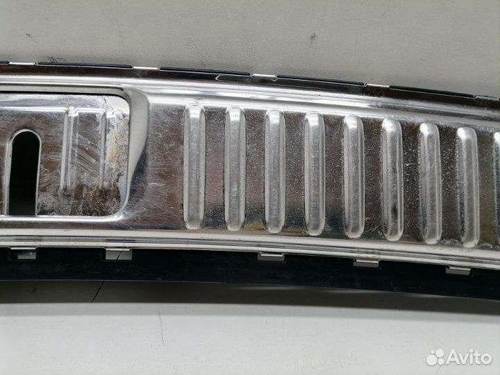 Накладка замка багажника задняя Volkswagen Touareg