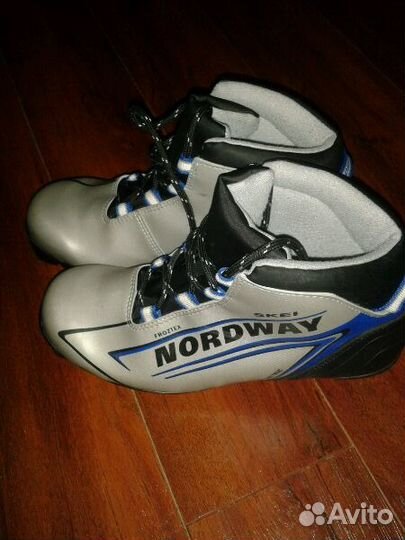 Лыжные ботинки