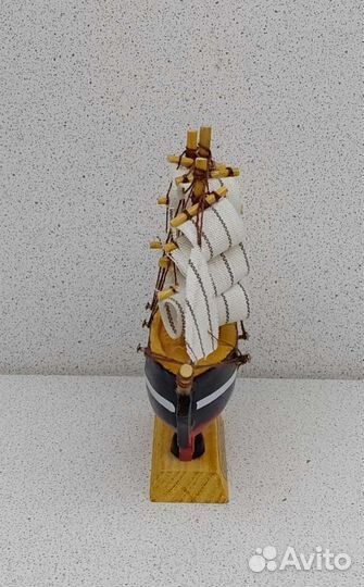 Высота 9,9 см.,длина 9,3 см