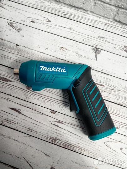 Аккумуляторная отвертка makita