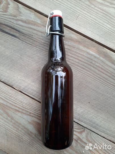 Бутылка с бугельной пробкой