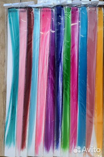 Цветные пряди на заколке