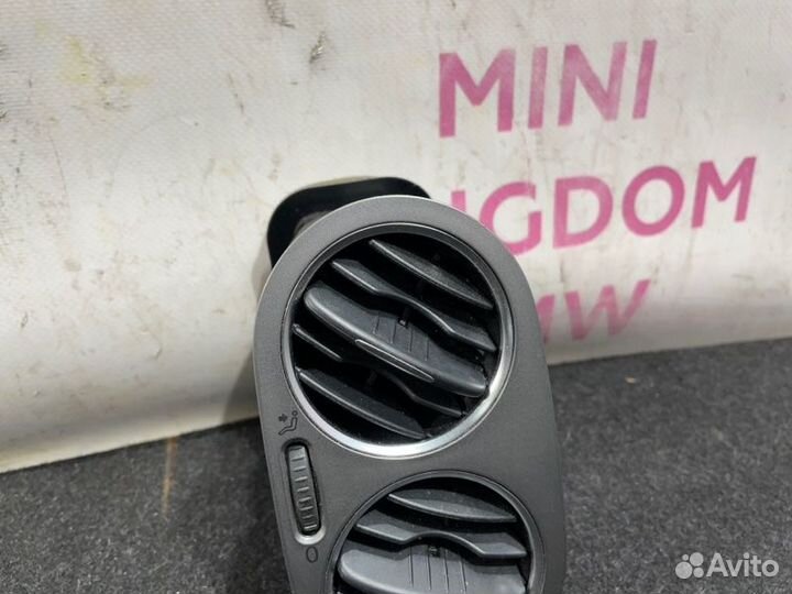 Дефлектор обдува салона передний правый Volkswagen