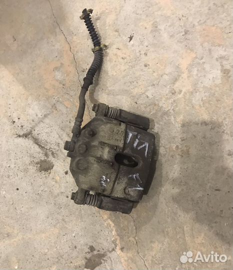 Суппорт передний левый Freelander 1