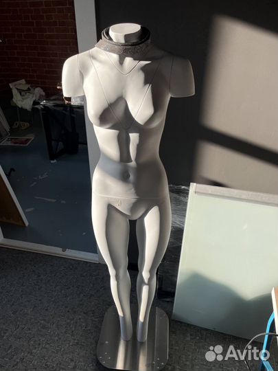 Манекен - невидимка для фотосъемки одежды