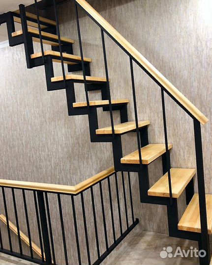 Металлический каркас лестницы. Лестница под ключ