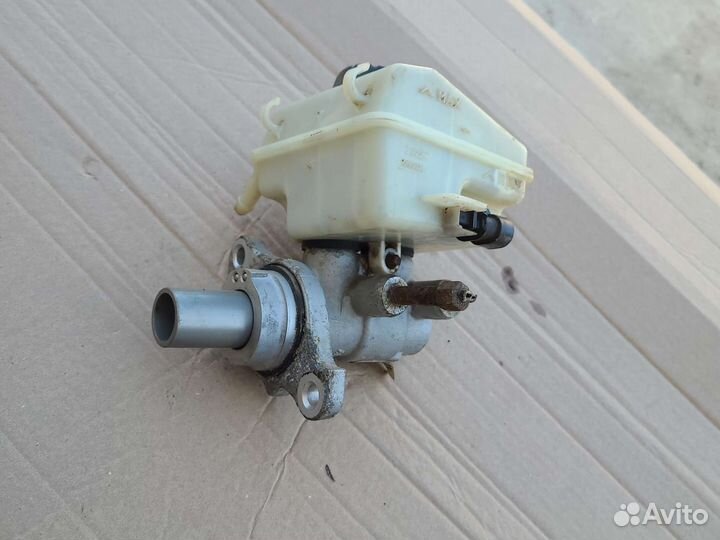 Главный тормозной цилиндр Opel Astra H 2004-2015