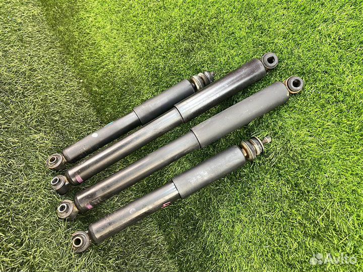 Амортизатор Toyota Town Ace Noah SR50 3SFE 1998