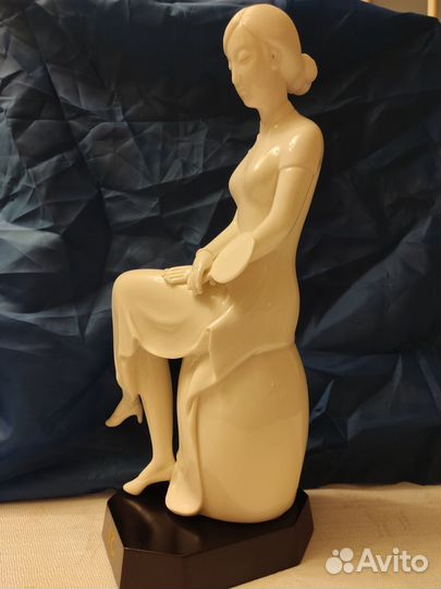 Статуэтка фарфор авторская Китай