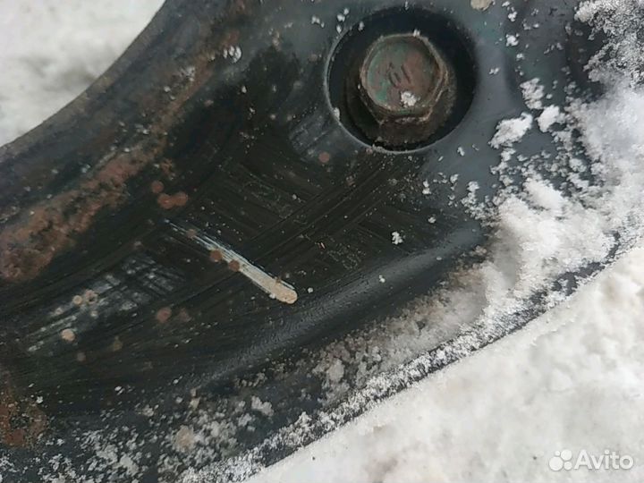 Передний рычаг Honda cr-v 2011 год 2.4