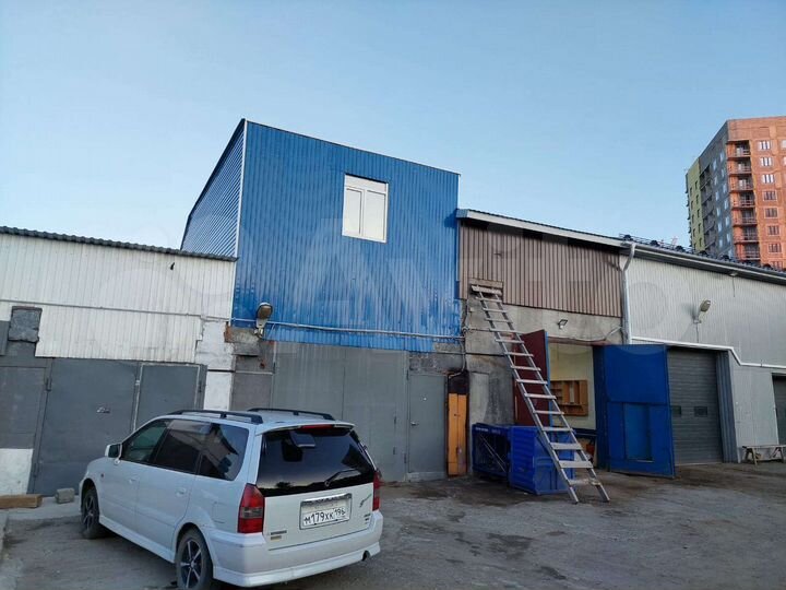 Гараж, > 30 м²