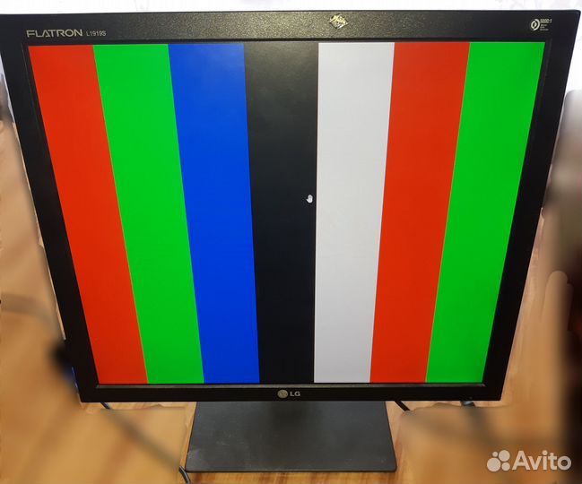 Монитор LG 19