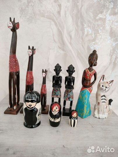Деревянные сувениры и матрешка