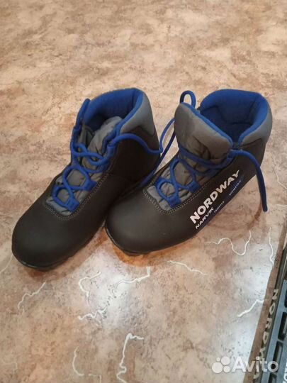 Беговые лыжи детские с ботинками и палками