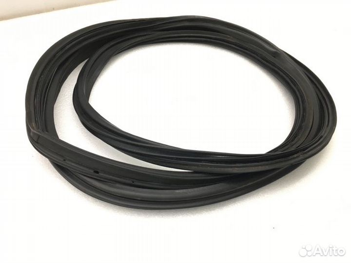 Уплотнитель багажника Toyota Alphard H10 2.4 2006