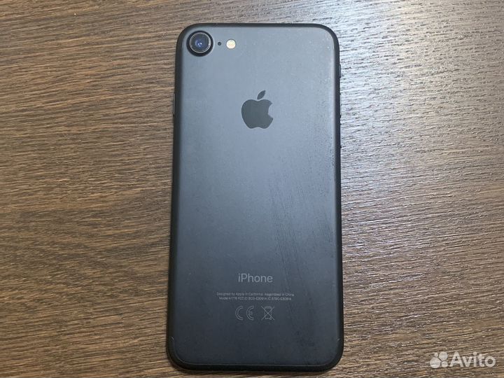 Телефон iPhone 7