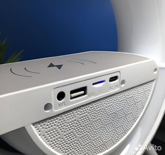 Умный Светильник с колонкой и беспроводной зарядко