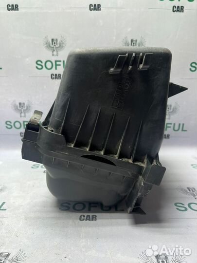 Корпус воздушного фильтра Toyota Avensis 2011