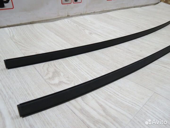 Молдинг крыши Hyundai левый Solaris 2