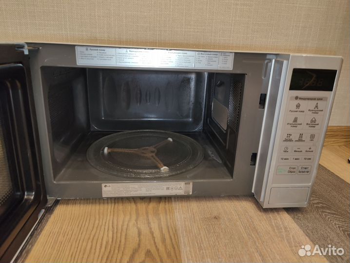 Рабочая микроволновая печь LG