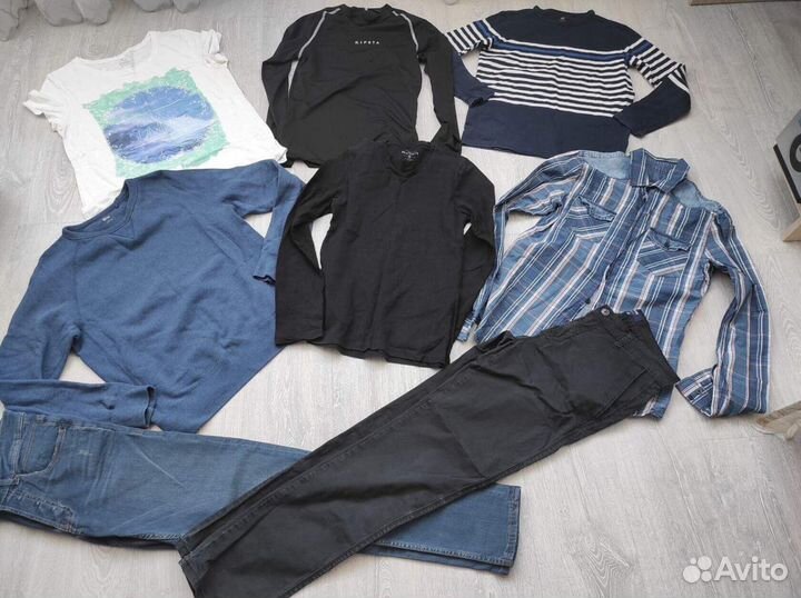 Отдам пакет одежды от 152см