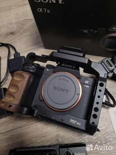 Sony a7 iii (6821 кадр) + клетка + 3 аккумулятора